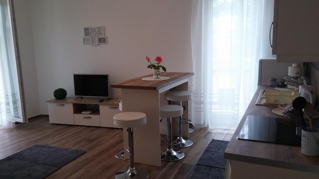 Aqualiget-Apartmanhaz E-Car Plug-In Point Szeged Eksteriør bilde