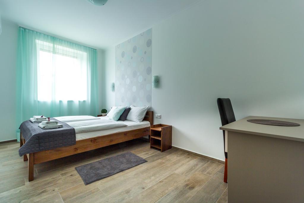 Aqualiget-Apartmanhaz E-Car Plug-In Point Szeged Eksteriør bilde