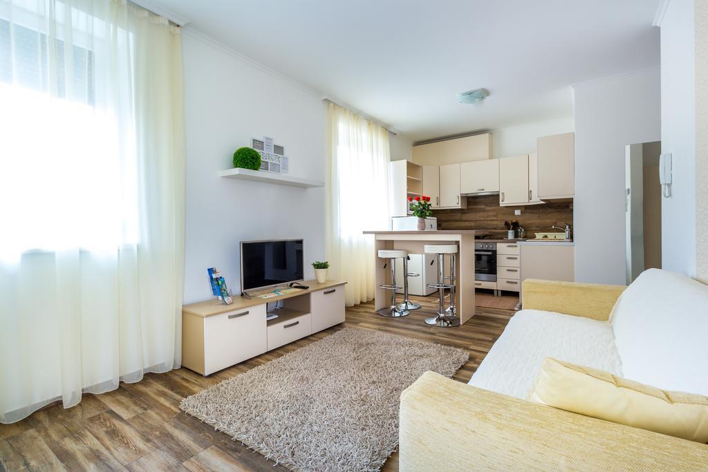 Aqualiget-Apartmanhaz E-Car Plug-In Point Szeged Eksteriør bilde